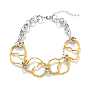 Collier à grosse chaîne géométrique avec anneaux imbriqués bicolores or et argent