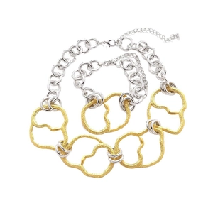Ensemble collier et bracelet à grosse chaîne bicolore avec anneaux dorés martelés