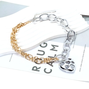 Collier chaîne bicolore à maillons mixtes avec grand pendentif cœur évidé en métal poli