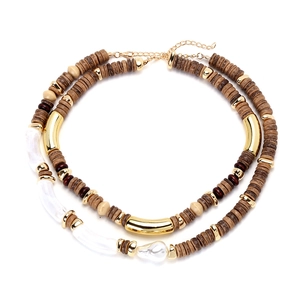 Collier double rang bohème avec disques en bois marron et tubes dorés courbés