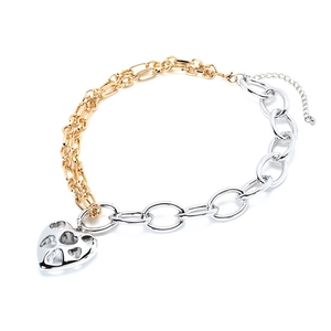 Collier à maillons métalliques exagérés avec pendentif cœur ajouré et design mixte