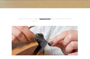 Détail macro montrant les coutures en cuir faites main et le savoir-faire artisanal