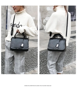 Détails du sac à main noir en cuir texturé avec rivets métalliques et bandoulière réglable
