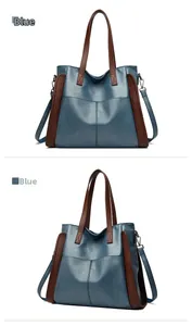 Détail du grand sac cabas bleu et marron montrant le cuir PU et la bandoulière amovible
