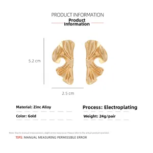Detailed size chart showing dimensions 5.2x2.5cm of irregular wavy gold alloy earrings