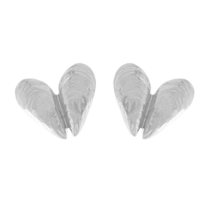 Artistic silver shell texture heart stud earrings with vintage ocean beach style