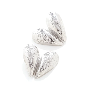Chic silver open mussel shell drop earrings with textured vintage metallic finish