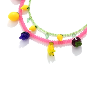 Collana di perle fatta a mano con ciondoli in resina a forma di limone, uva e banana