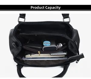 Vue intérieure du sac cabas noir à grain de litchi montrant la grande capacité de rangement