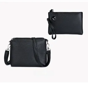 Détails de la sacoche bandoulière noire et pochette assortie en cuir grainé lychee