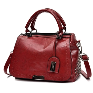 Sac à main classique bordeaux en cuir PU avec bordure métallique et rivets