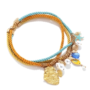 Détails du collier multicouche thème marin avec pendentifs étoile de mer et poisson