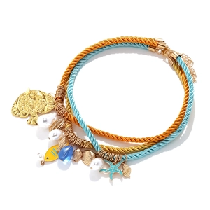 Collier multicouche d'été style marin avec pendentifs poisson étoile de mer et coquillages