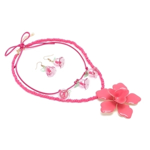 Set di collana e orecchini fatti a mano con perline e fiori rosa per vacanze al mare