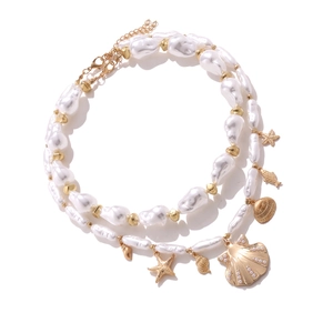 Collana a due fili di perle barocche con ciondoli a stella marina dorata