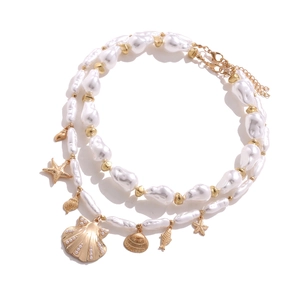 Collana di perle barocche fatta a mano con ciondoli a stella marina e conchiglia