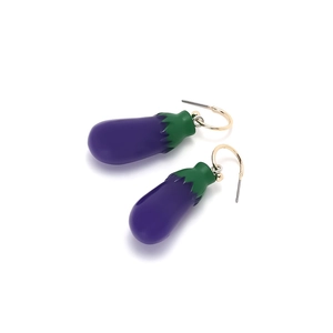 Boucles d'oreilles aubergine créatives avec breloques violettes et crochets dorés pour l'été
