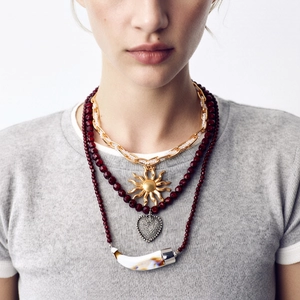 Collier Multirang Bohème Avec Pendentifs Soleil Coeur Corne En Résine Alliage De Zinc Künstliche Perles Et Acrylique Pour Femme