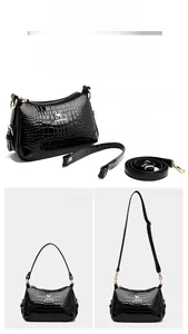 Détails du sac à main noir à texture crocodile avec bandoulières amovibles et logo
