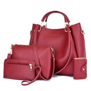 Ensemble 4 pièces de sacs en similicuir rouge foncé avec cabas, sac bandoulière et pochette
