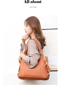 Dettaglio della borsa tote in pelle caramello con trama martellata e nappa alla moda