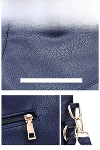 Dettaglio della pelle blu navy a grana litchi e hardware dorato della borsa shopper
