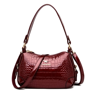 Sac à main classique bordeaux en cuir verni gaufré crocodile avec bandoulière réglable