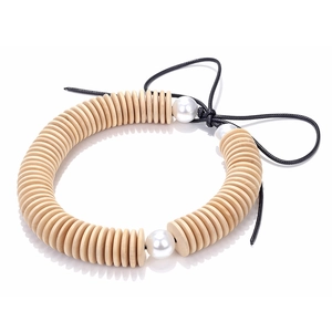 Collier ras de cou fait main avec disques en bois et perles, style géométrique boho
