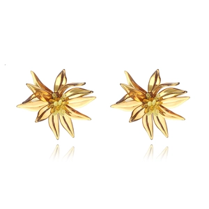Large 3D Flower Earrings Amber Resin Transparent Petals Handmade Statement Floral Jewelry For Women Western Style Novelty