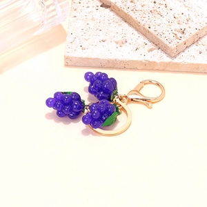 Porte-clés mignon raisin violet avec feuilles vertes et fermoir doré pour sacs