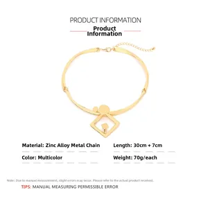 Détail montrant les dimensions du collier avec pendentif géométrique en métal lourd
