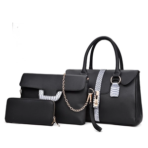 Dreiteiliges schwarzes Handtaschen-Set aus Leder mit Schlangenmuster-Details
