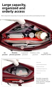 Détails de l'intérieur du sac bordeaux avec compartiments multiples et fermoirs magnétiques