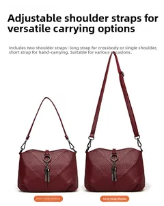 Détail du sac bandoulière bordeaux avec matelassage en V, pompon et deux bandoulières