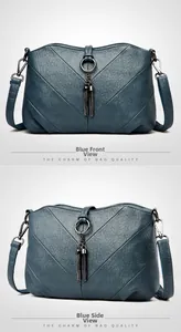 Détails du sac matelassé bleu avec pompon argenté et motif de couture en V élégant