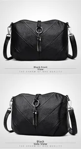Détail du sac bandoulière en cuir grainé noir avec coutures en V et glands métalliques