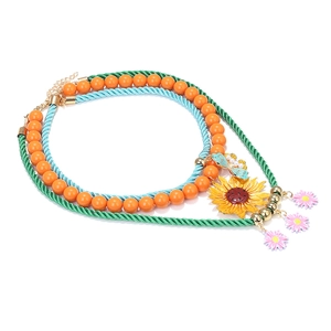 Collana boho multistrato con ciondolo a girasole, perline e dettagli a libellula