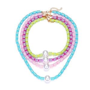 Ensemble de colliers ras du cou faits main avec perles multicouches et pendentifs élégants