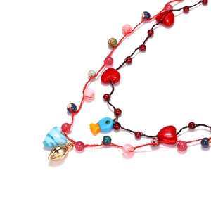Collier de perles fait main avec pendentifs cœur et poisson sur cordons rouge et marron
