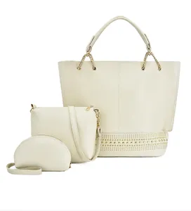 Set di 3 borse bianco panna con tote, tracolla e pochette con dettagli di borchie