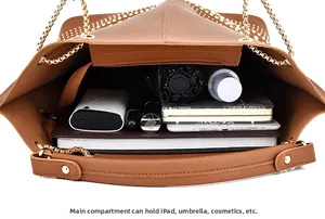 Borsa tote marrone con borchie e interno capiente per contenere iPad e cosmetici