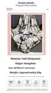Détail de l'imprimé floral vintage sur un foulard carré de 90 cm en polyester sergé