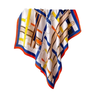 Eleganter 90cm Seidenschal mit blau-orangen Kettenmotiven und Gürtelmustern für Damen