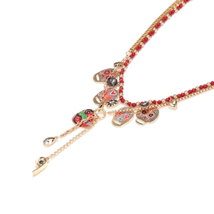 Retro meerlaagse ketting met goudkleurige kettingen, rode kralen en schedel