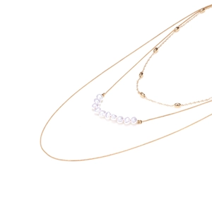 Collana dorata a più fili con catene a strati, perline metalliche e perle barocche