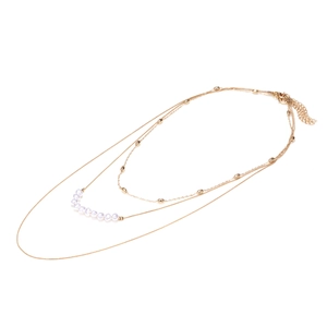 Collana dorata a tre strati con perle d'imitazione e catene di perline da donna