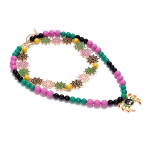 Collier multicouche d'Halloween avec perles, breloques toile d'araignée et pendentif araignée