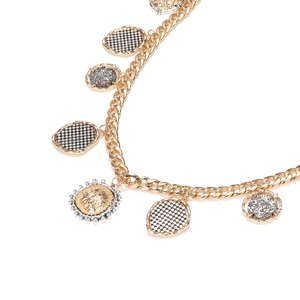 Collier rétro à grosse chaîne dorée avec pendentifs géométriques et détails texturés