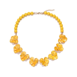 Collier de fleurs en émail jaune avec bordure dorée et perles, parure bijoux d'été