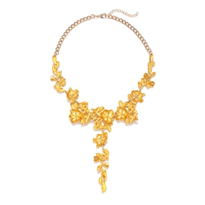Retro Luxury Statement Gold Flower Pendant Necklace For Women 3D Alloy Floral Leaf Clavicle Chain Vintage Style Jewelry